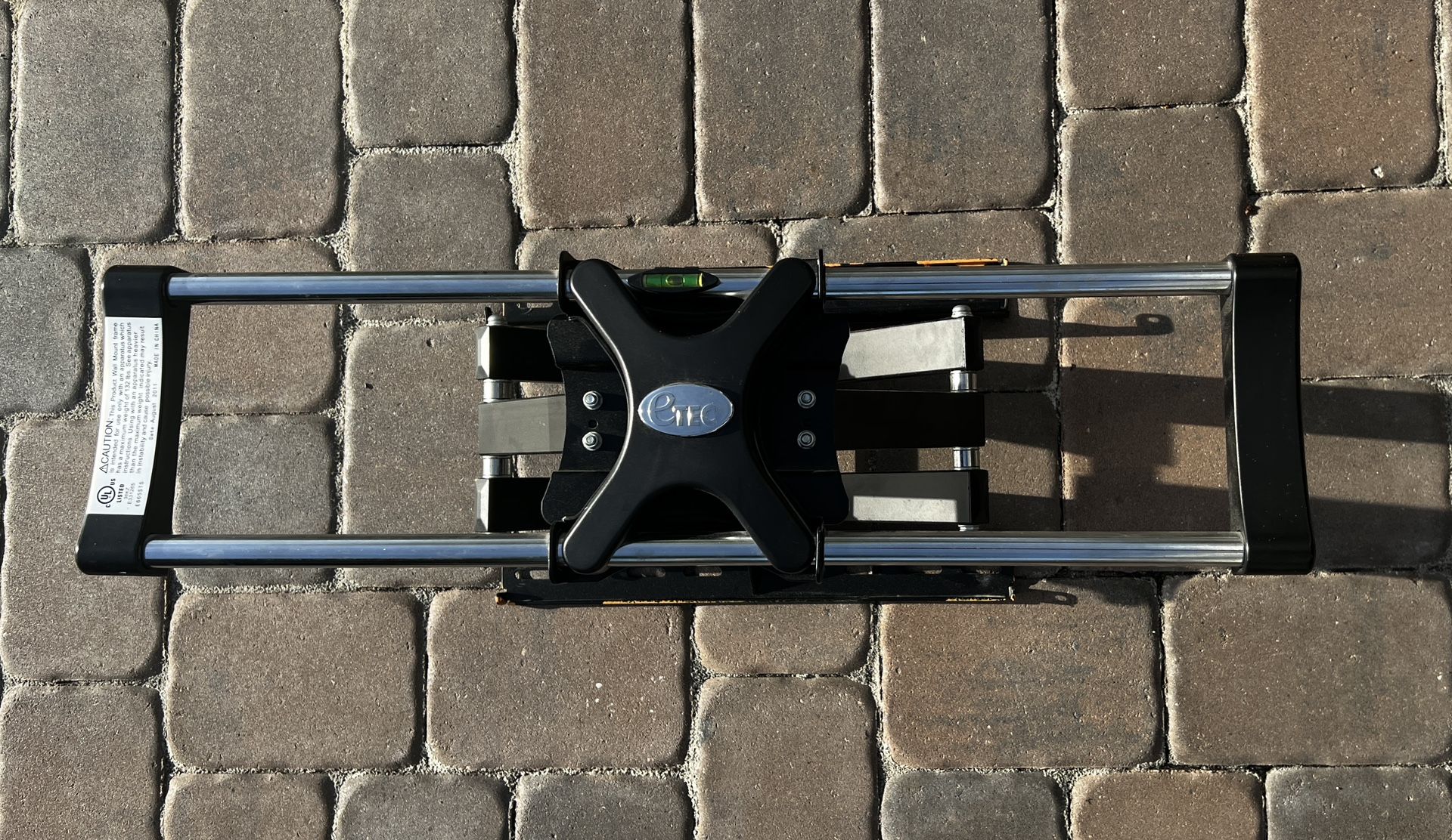 TV Articulating (Swinging) Wall Mount - Flat TV