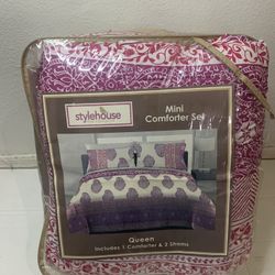 Queen Comforter set lilac parsley print.  
