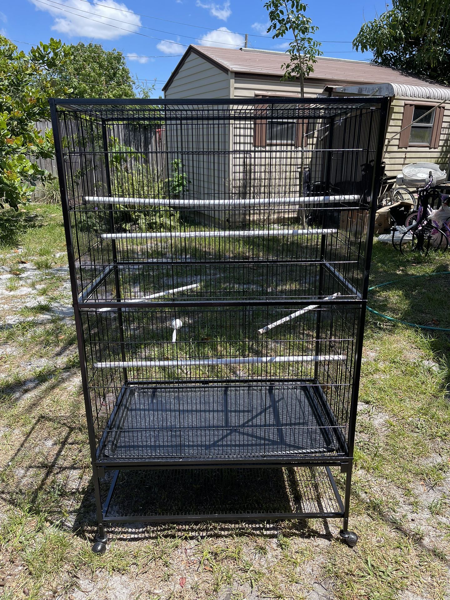 Large Bird Cage Excellent Condition (31” W x 20” ½ D x 52 ½ H) $90 FIRM ON PRICE