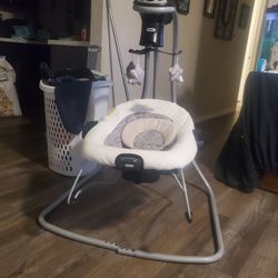 Very Clean In Excellent Condition Baby Swing