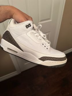 Jordan 3 mochas size 9.5 men’s