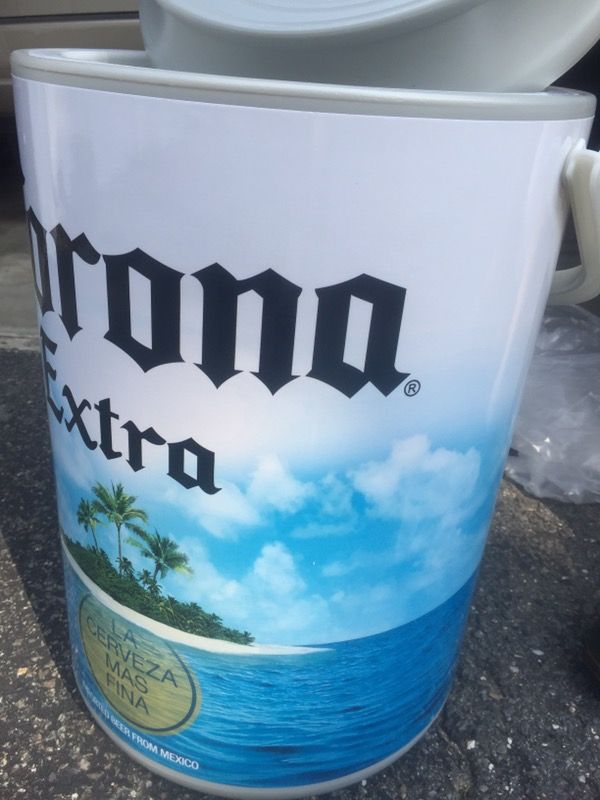 Beautiful brand new corona cooler in box