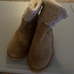 Womens Size 11 Bearpaw Boots
