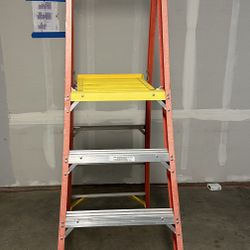 WERNER CO PD6204 Type IA Aluminum Podium Ladder