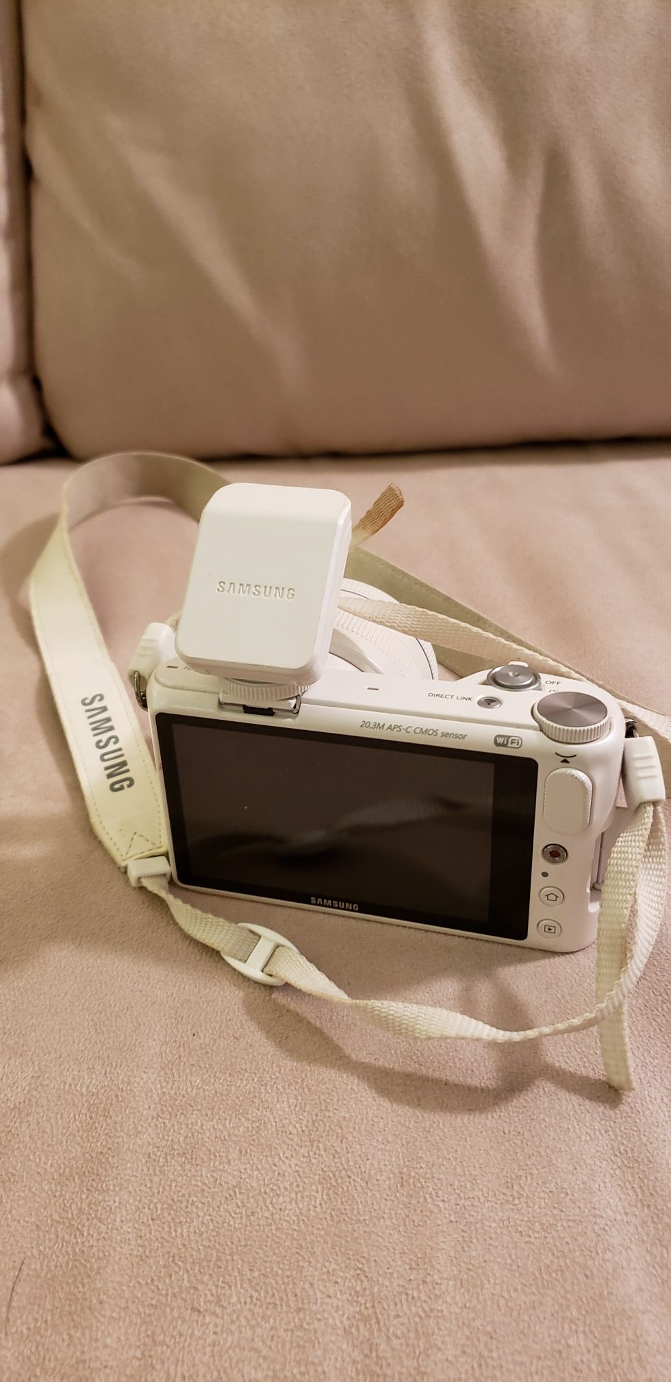 Samsung NX2000 20.3MP CMOS Smart WiFi