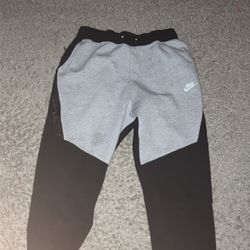 Black/grey Nike Tech Pants