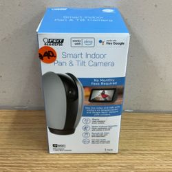 FEIT ELECTRIC SMART INDOOR PAN & TILT CAMERA.