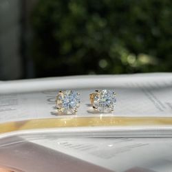 6.03cttw big Diamonds vs1 D 14k yellow gold stud earrings IGI certified