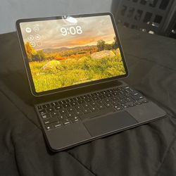 M1 iPad Pro 11 Inch Space Grey WITH Magic Keyboard
