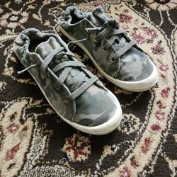 Cute Ladies Flats Size 8