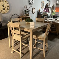 Light Grey Counter Height Table And 4 Barstools 