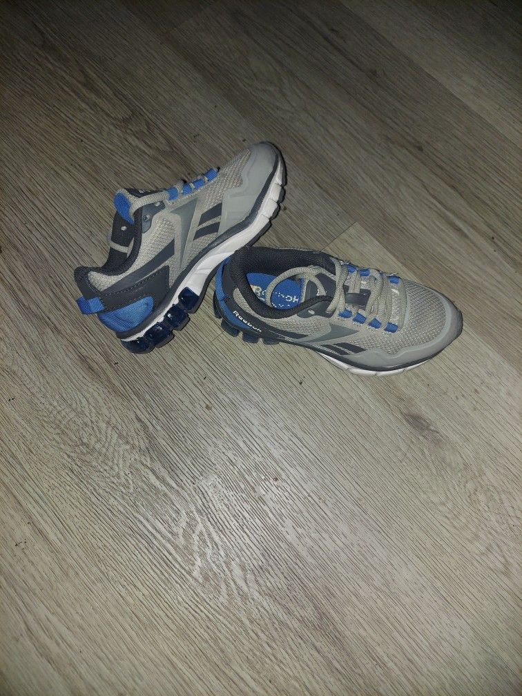 KIDS REEBOK SZ 11