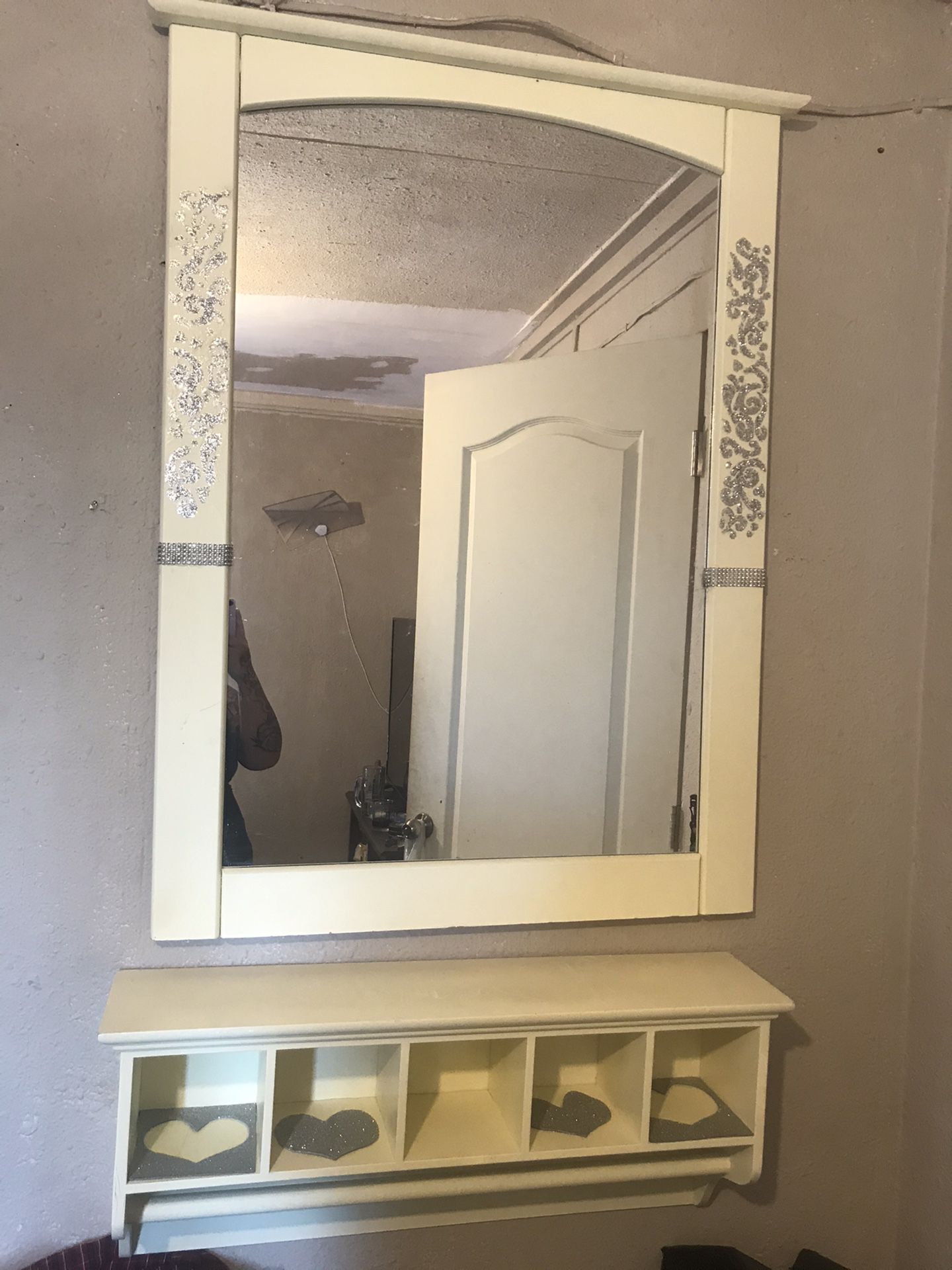 💄 Floating Vanity - Mirror With Matching Shelve