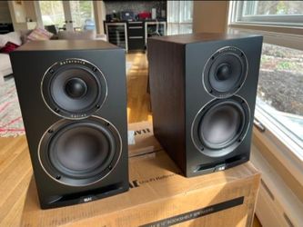 Elac Uni-Fi Reference UBR62 Walnut/Black