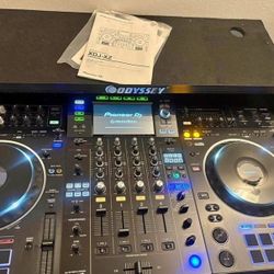 Pioneer-Black-XDJ-XZ-all-in-one-professional-DJ-system