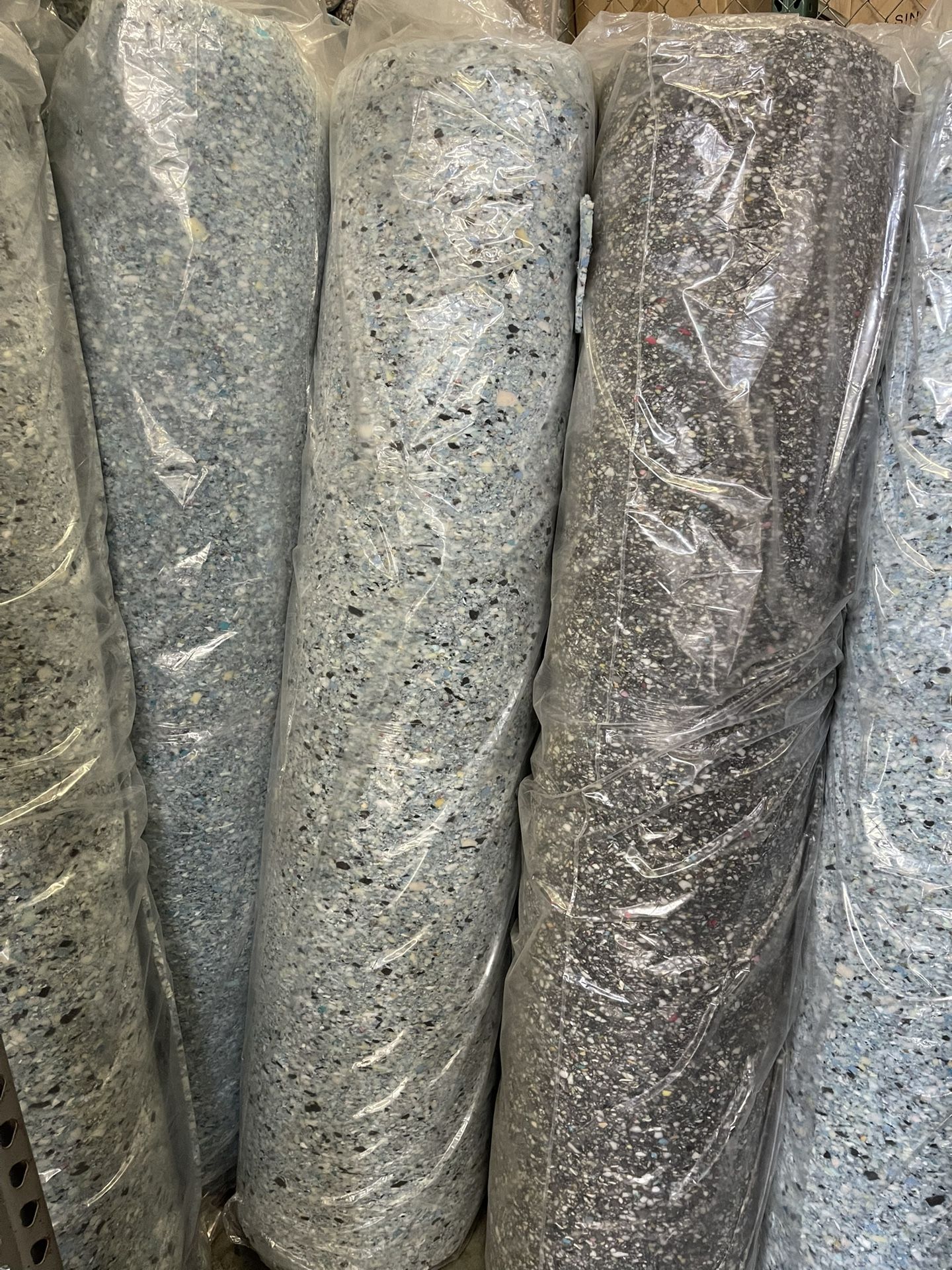 Carpet Padding 6lbs Each Roll Covers 270sqft Have 1 Rolls (35$ Each Roll) PRICE FIRM