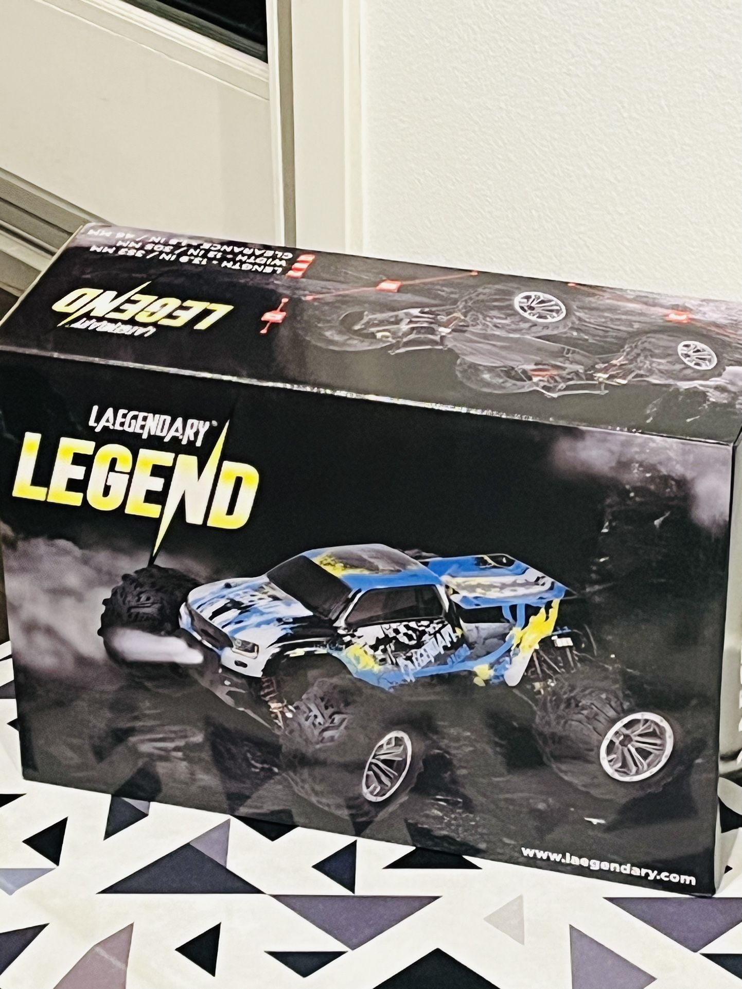 Brand New LAEGENDARY 1:10 Scale Very Big Monster Truck 