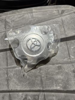 toyota tundra / sequoia hub cap x1
