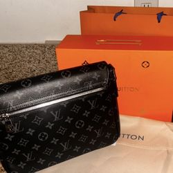 Louis Vuitton Men’s Bag 