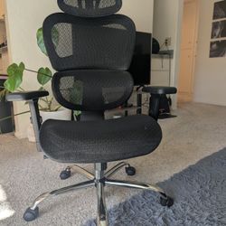 Ergonomic High-Back Mesh Office Chair - Excellent Condition