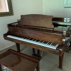 Sojin Baby Grand Piano & Bench: Immaculate Condition 