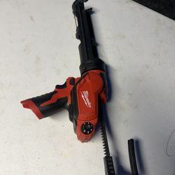 📌Milwaukee M12 12V Lithium-Ion Cordless 10 oz. Adhesive and Caulk Gun (Tool-Only) 👉PRECIO FORME NO MENOS👉$115