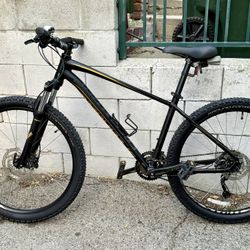 Specialized “Pitch” 27.5 (Large)  *Like new* Hard-tail