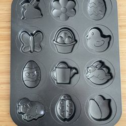 Wilton Springtime Gray 16”x11” Non Stick COOKIE PAN(12 Cavities)