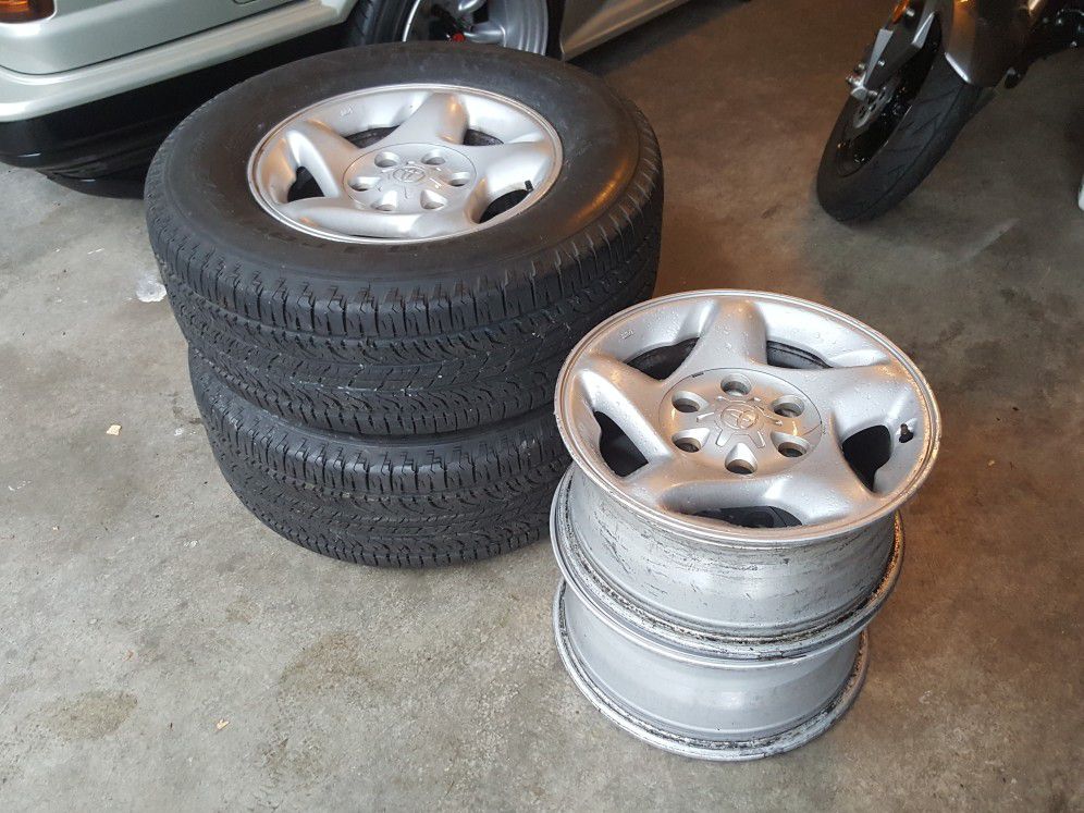 Size 16 Tundra/Sequioa wheels with 2 new tires