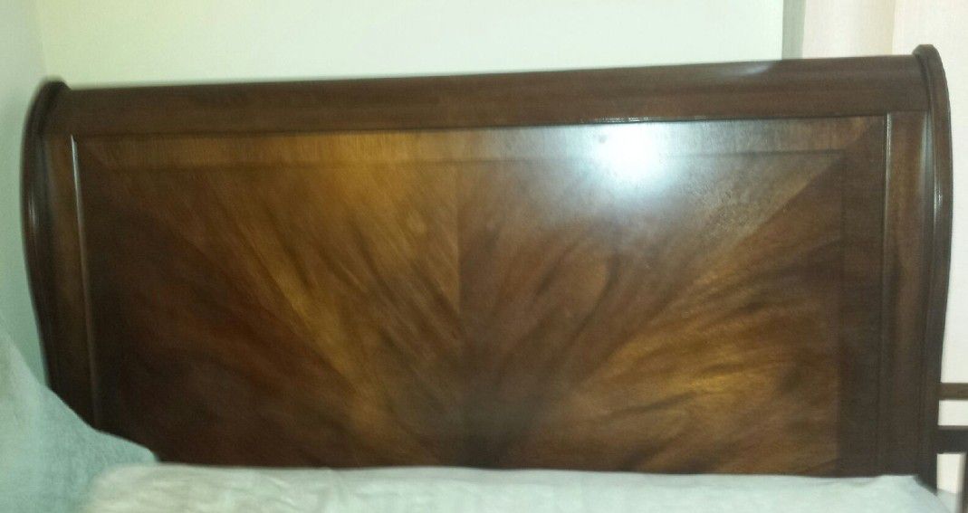 Queen Bed Frame Beautiful Condition Genuine Wood