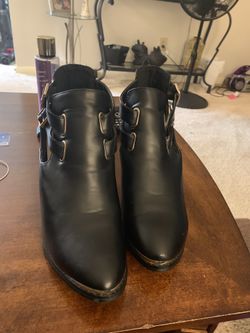 Women’s black shoe boots