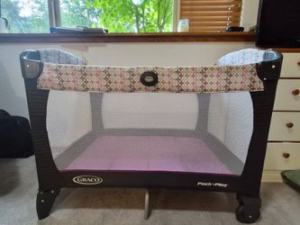 Graco pack and play with travel case