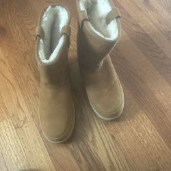 Ugg Boots  SIZE 8 WOMEN 