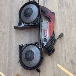 11 Amp Deep Cut Band Saw with Hard Case