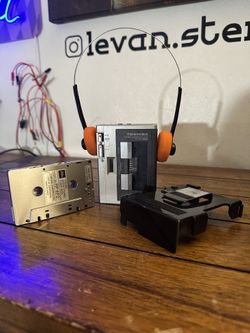 SERVICED 1984 Toshiba KT-VS2 Walky + Tuner Pack & Belt Clip • Calibrated!