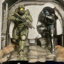 •    Halo 5 Guardians Limited Collector's Edition Statue & Box Only - NO GAME/NO CODE