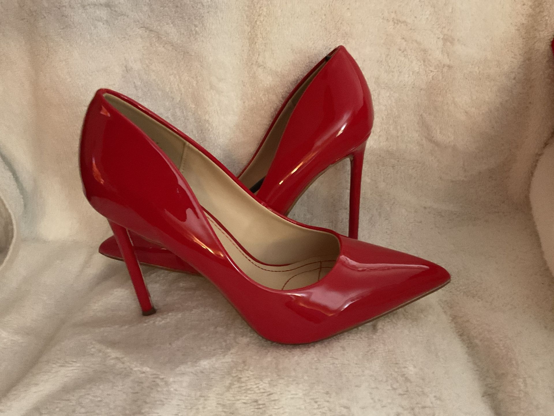 Red pumps (New)