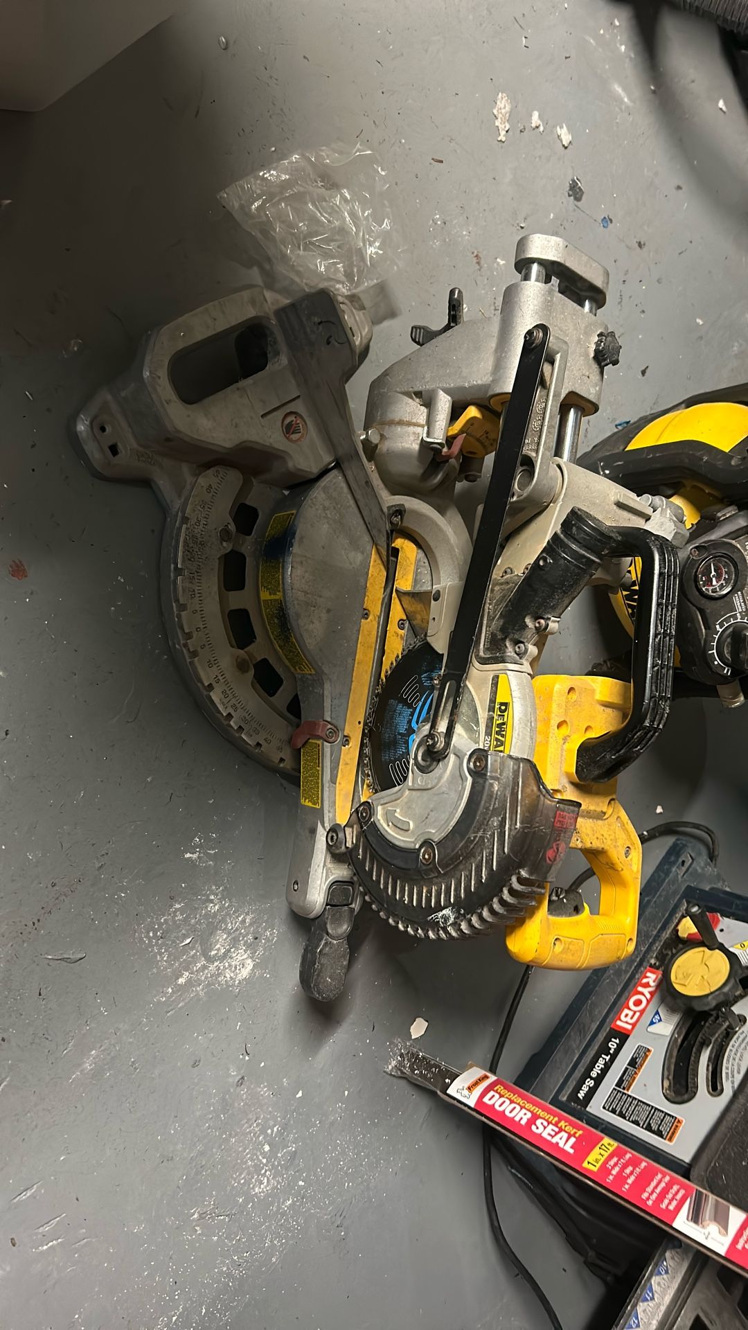 Dewalt Battery Saw