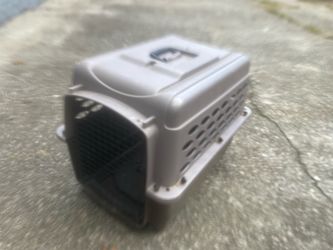 Medium beige pet kennel