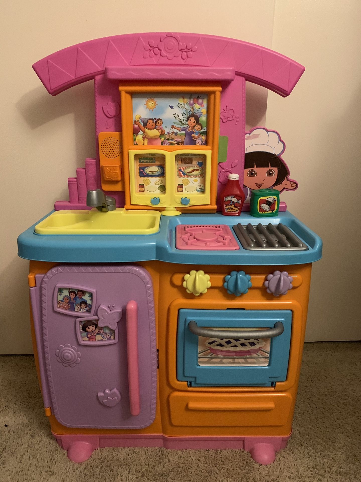 Dora the Explorer Fiesta Favorites Kitchen
