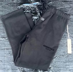 🔥 FEAR OF GOD ESSENTIALS SWEATPANTS – BLACK (STRETCH LIMO) – SIZE MEDIUM (NEW)