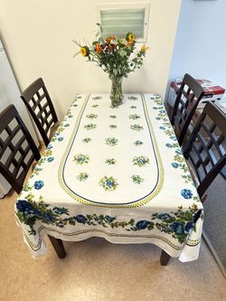 Dark Wood Dining Table and 4 Chairs Set 32”x48”