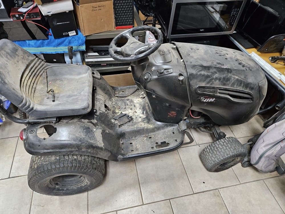 Craftsman YS4500 Lawn Tractor (needs work)