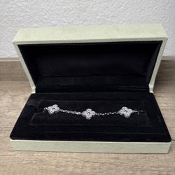 Clover 🍀 Bracelet (Silver Diamond) 