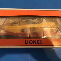 Brand new in Box Lionel 6-16(contact info removed) LA County FLatcar with LIfeguard Boat