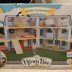 Honey Bee Acres Buzzy Farmhouse Dollhouse – NEW (Box Damage)
