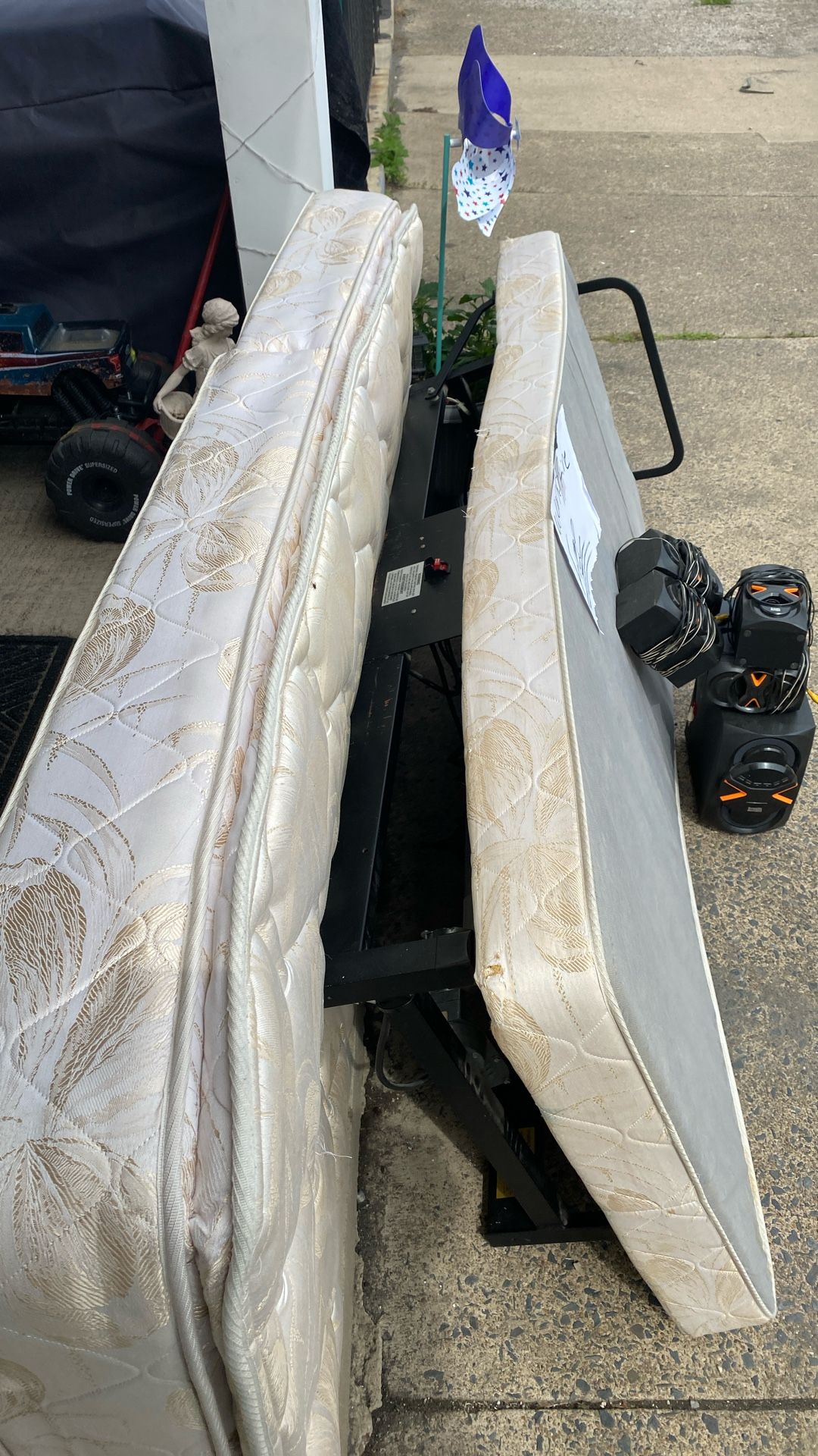 Free Electronic Bed And Old Surround Sound Speakers