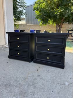 2 Nightstands