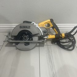Dewalt saw, Worm Style, Circular Saw 7.25 in 15amp corded, With blade. Used but like new condition. 
