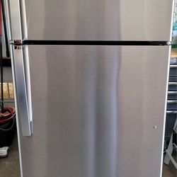 GE Refrigerator  18 Cu